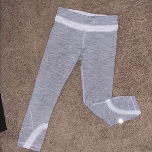 Lululemon grey and white speed up crop leggings